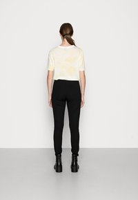 Vero Moda Leggings - Byxor - black