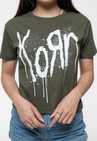 Paradiso Clothing KORN STILL A FREAK - Print T-shirt - green