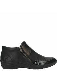 Scarpe in pelle nera con chiusura a zip, dettagli testurizzati e una punta liscia. Il materiale presenta una finitura lucida in vernice sulla parte anteriore.