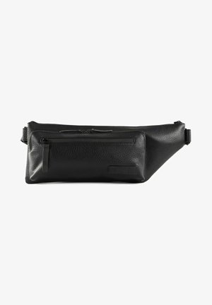 Schwarze Leder-Gürteltasche mit strukturierter Oberfläche, einer vorderen Reißverschlusstasche und einem schlanken, winkligen Design. Verfügt über einen verstellbaren Gurt zum Befestigen.