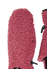 Vachtige, roze wanten gemaakt van textuurstof. Bevat gebogen toppen, een verstelbare band en een gladde zwarte accent aan de onderkant.