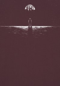 Een astronaut in een ruimtepak staat op een geërodeerd oppervlak, kijkend naar een aardachtig planeet in een donkere, sterrenachtige lucht. Monochroom kleurenschema.