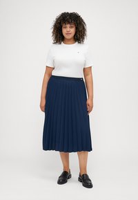 Tommy Hilfiger Curve FLUID PLEATED MIDI SKIRT - Plisséskjørt - dark night navy