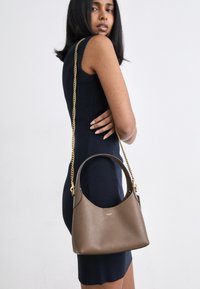 BROOKLYN SHOULDER BAG - Håndtasker - dark stone