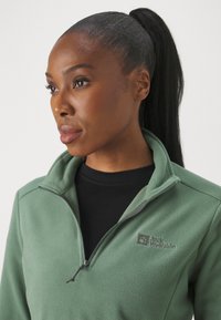 Jack Wolfskin TAUNUS - Felpa in pile - hedge green