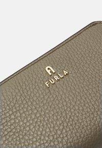 Furla CAMELIA M COMPACT WALLET - Novčanik - sage