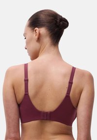 Reggiseno malva con spalline regolabili e chiusura a gancio. Tessuto liscio e senza cuciture, con una schiena ampia e design a copertura media.