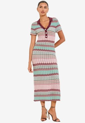 Lipsy, ZIG ZAG DETAIL SHORT SLEEVE POLO MAXI DRESS - Svetríkové šaty - green