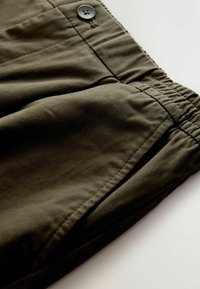 Unselected, olive green
