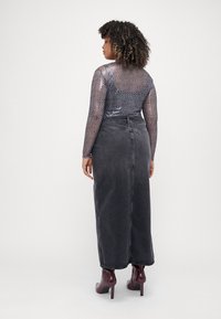 ONLY Carmakoma CARCILLA LONG SLIT SKIRT - Maxi szoknya - washed black