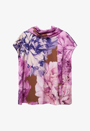 Blouse à manches courtes avec un grand imprimé floral rose et violet sur fond marron, et un col cowl ample.