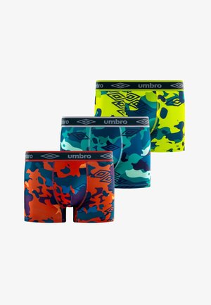Trois paires de boxers pour hommes avec des motifs camouflage en jaune vif, bleu-vert et orange, chacune avec une ceinture noire siglée.