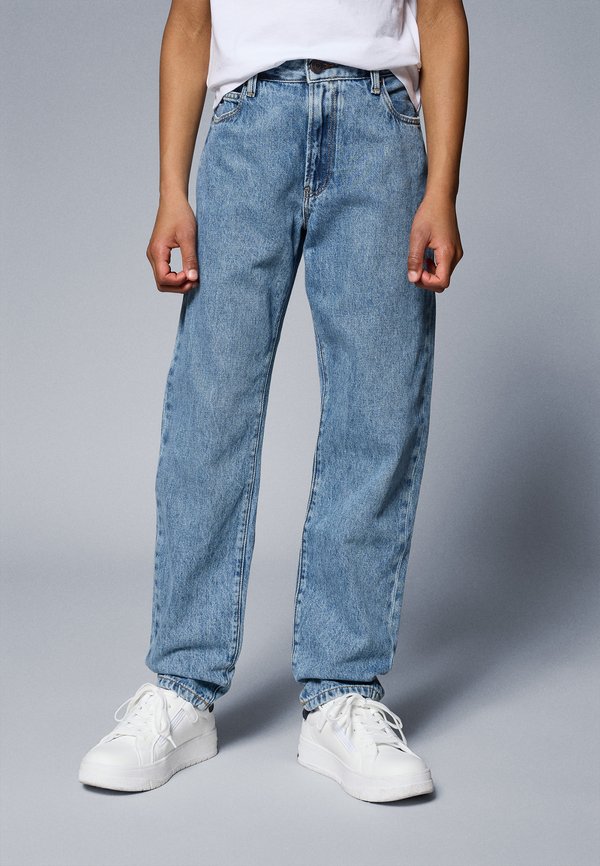 MODERN - Straight leg jeans