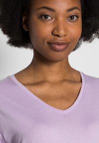Cream NAIA - T-shirt básica - fair orchid