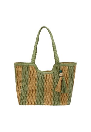 Geweven stro tas met groene en natuurlijke tinten, een gevlochten handvat, en een kwastaccent met een decoratieve kraal.