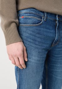 HUGO Slim fit jeans - medium blue