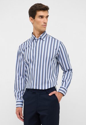 Overhemd met knoopsluiting, gekenmerkt door verticale strepen in blauw en wit. Gemaakt van lichtgewicht stof met lange mouwen en een klassieke kraagontwerp.