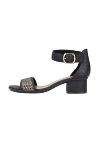 Schwarze Ledersandalette mit einer goldenen Schnalle, offenes Zehen-Design und einem strukturierten, geflochtenen Riemen. Verfügt über einen niedrigen Blockabsatz für Stabilität.