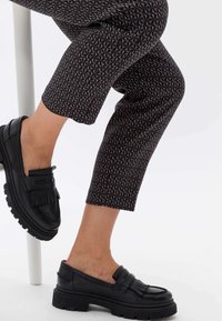 BRAX STYLE MARON S - Stoffhose - olive