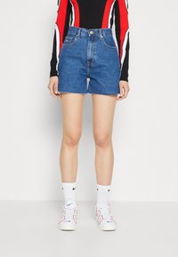 Tommy Jeans MOM - Denim shorts - denim medium