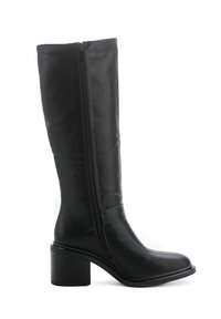 Bota de cuero negro hasta la rodilla con punta redonda, cremallera lateral y tacón grueso. Textura suave y diseño minimalista.