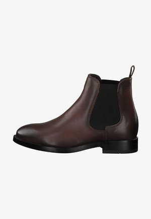 Bottine Chelsea en cuir marron avec panneau latéral élastique noir, petit talon, bout arrondi et languette à l'arrière, sur fond blanc.