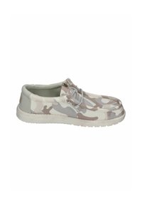 Buty slip-on w wzór moro w odcieniach szaro-beżowych, z miękką tkaniną wierzchnią i teksturowaną gumową podeszwą. Wyposażone w elastyczne sznurówki.