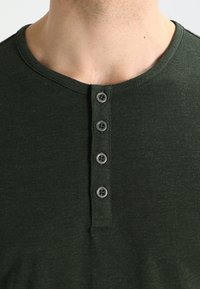 Pier One Langarmshirt - khaki