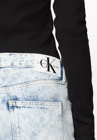 Calvin Klein Jeans 90'S STRAIGHT - Straight leg jeans - denim light