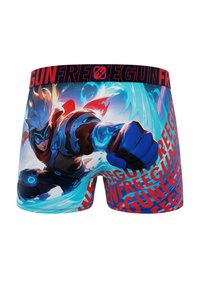 Un short de boxer avec un design graphique coloré d'un personnage aux cheveux argentés, dans des teintes de bleu et de rouge, et une ceinture de marque audacieuse.