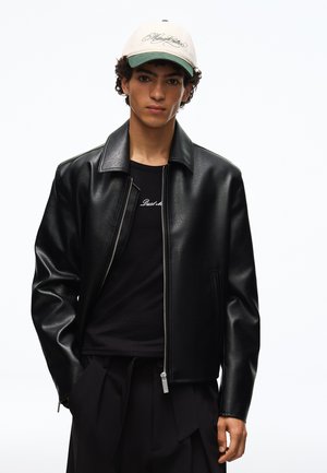 Bershka Keinonahkatakki - black