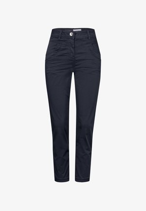 Granatowe, dopasowane spodnie wykonane z miękkiego, elastycznego materiału; posiadają kieszenie z przodu i jednolity guzik zapięcia. Gładka struktura z minimalnym zagięciem.