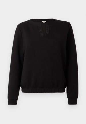 Zwarte sweatshirt met een ronde halslijn, een gedeeltelijke knopenlijst en subtiele lijndetails. Mouwen en zoom zijn aangesloten. Zacht materiaal.