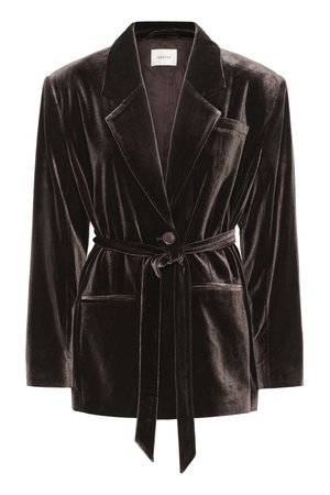 Aksamitna marynarka w ciemnym brązie z klapami, zapięcie na pojedynczy guzik, taliowany krój z paskiem w talii oraz dwiema przednimi kieszeniami; gładka tekstura, dopasowany fason.