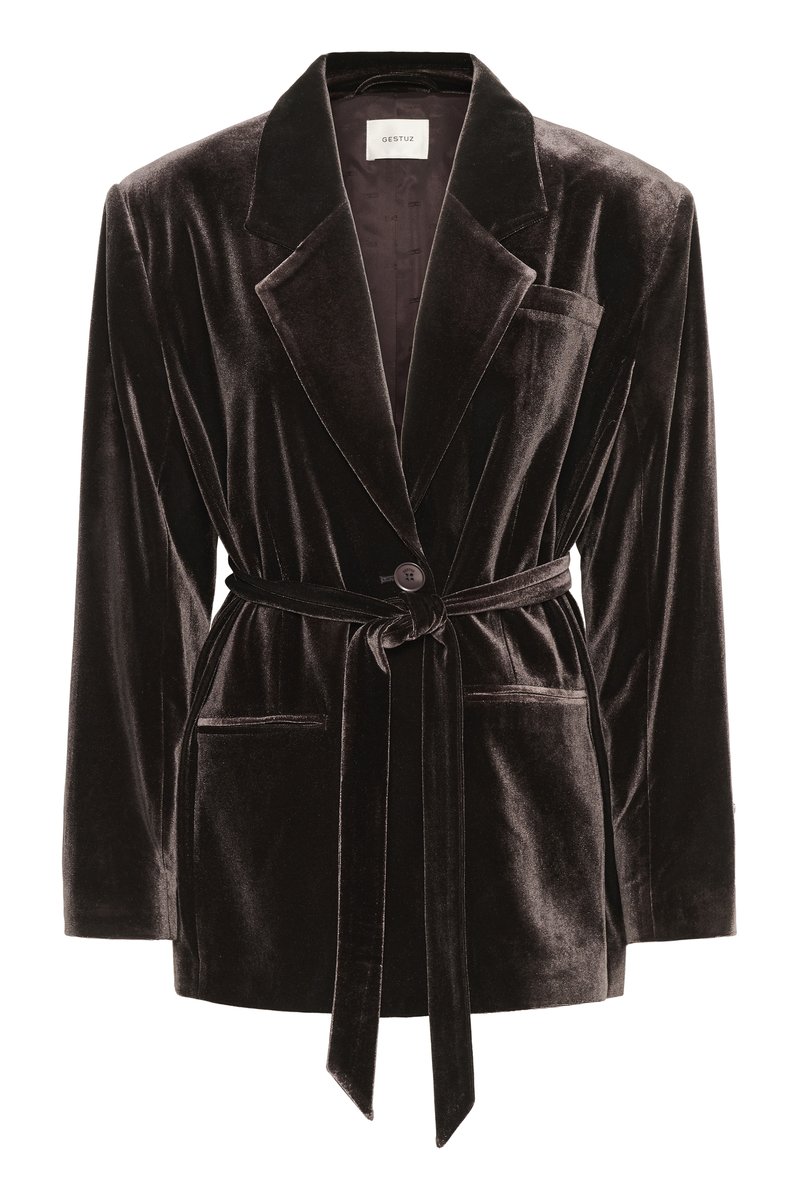 Samtblazer in Dunkelbraun mit Reverskragen, Ein-Knopf-Verschluss, taillierter Taille und zwei vorderen Taschen; glatte Textur, taillierte Passform.