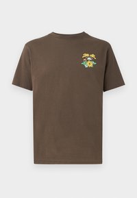 Braunes Baumwoll-T-Shirt mit kurzen Ärmeln und Rundhalsausschnitt. Mit einem gelben und floralen Grafikdesign im linken Brustbereich.