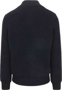 Gebreide marineblauwe trui met een gestructureerd, wafelachtig patroon, voorzien van een klassieke kraag en geribde manchetten en zoom.
