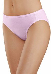 Sous-vêtements hipster en coton lilas avec une surface texturée et côtelée ; dotés d'une taille mi-haute et d'ouvertures de jambes lisses pour un confort optimal.
