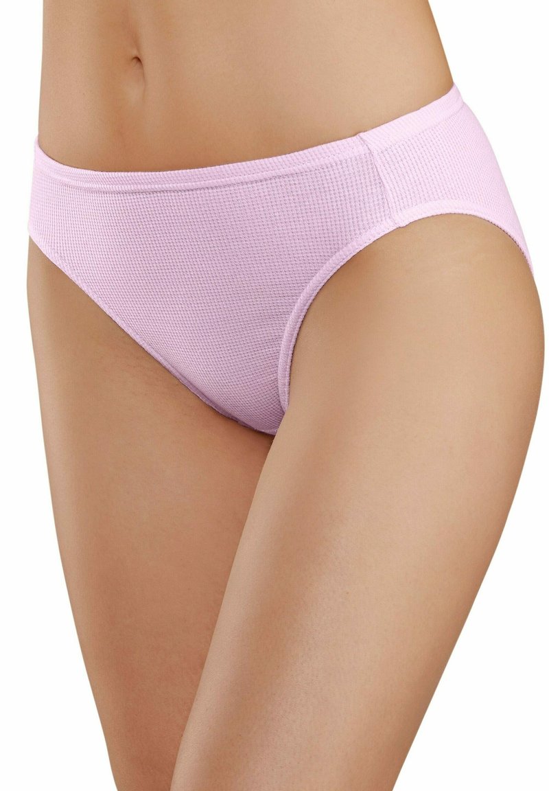 Sous-vêtements hipster en coton lilas avec une surface texturée et côtelée ; dotés d'une taille mi-haute et d'ouvertures de jambes lisses pour un confort optimal.