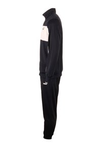 Tuta sportiva nera con pannello bianco sul petto, alto colletto e polsini elasticizzati. Presenta il logo Puma su giacca e pantaloni. Tessuto morbido.