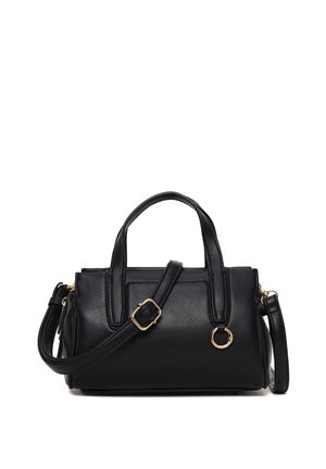 Zwarte leren handtas met twee boven handvatten, verstelbare schouderriem met gouden gesp en gouden ringdetail aan de voorkant.