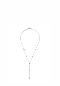 Silberfarbener Halsreif mit einer zarten Kette, die runde und tropfenförmige Akzente entlang ihrer Länge aufweist, sowie einem Lariat-Stil Anhänger in der Mitte.