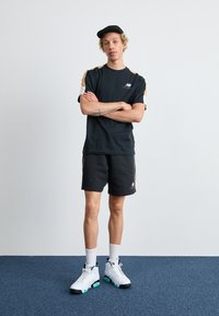 New Balance Pantaloni de trening - black