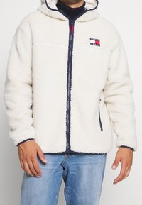 Tommy Jeans Plus Kurtka z polaru