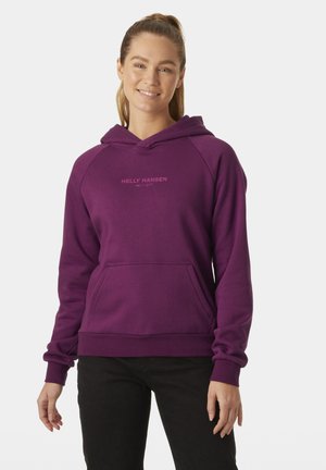 Fioletowy hoodie wykonany z miękkiego materiału, z kieszenią kangurką, kapturem ze sznurkiem i subtelnym logo na środku. Żebrowane mankiety i dół.