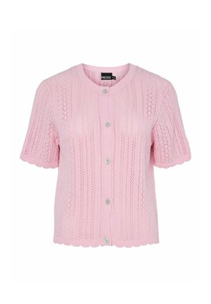 Cardigan corto a maniche corte di colore rosa chiaro in maglia, con bordi smerlati e bottoni frontali, presenta un delicato motivo traforato.