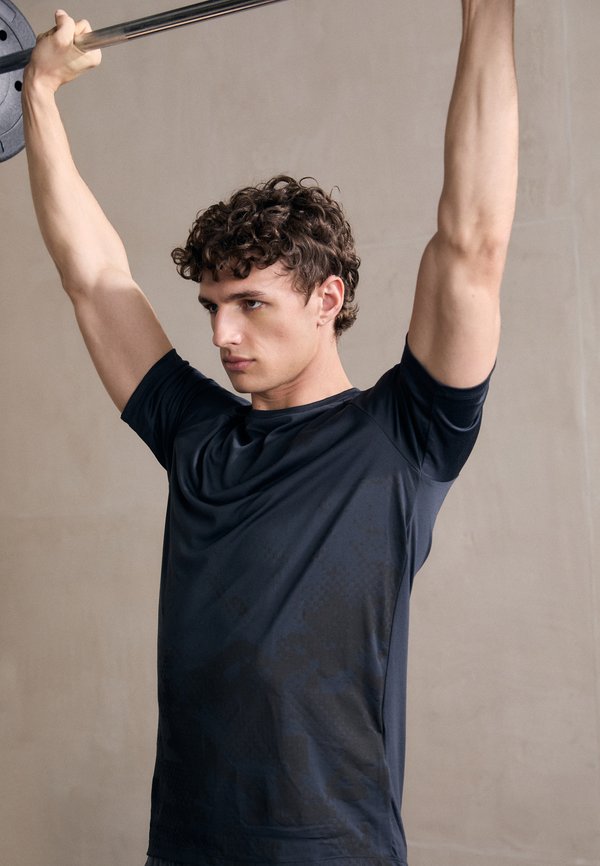 FADE - Sports T-shirt