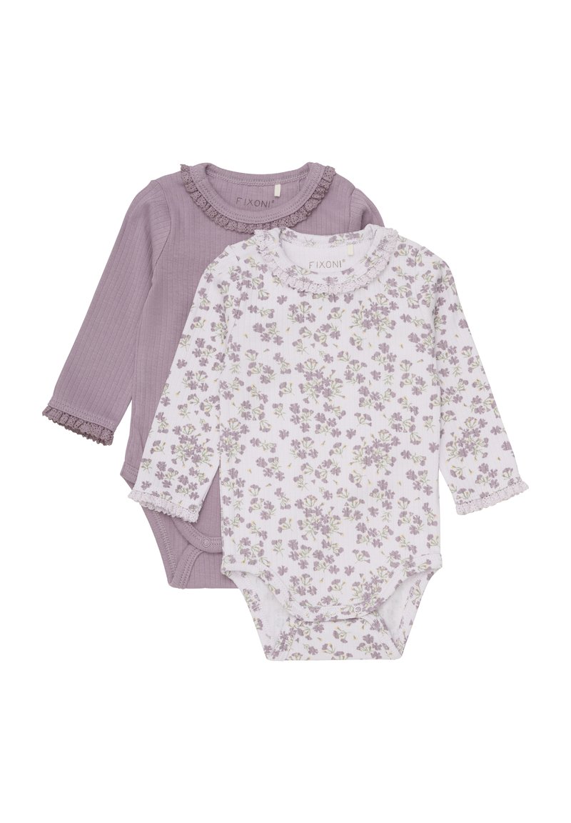 Två långärmade bodysuits: en enfärgad lavendel med ribbad textur och volangkrage; en vit med lila blommönster och volangdetaljer.