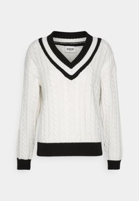 Bílý pletený svetr s copánkovým vzorem, výstřihem do V a černými pruhy na límci a manžetách. Žebrovaný lem, dlouhé ruk�ávy a texturovaná látka.