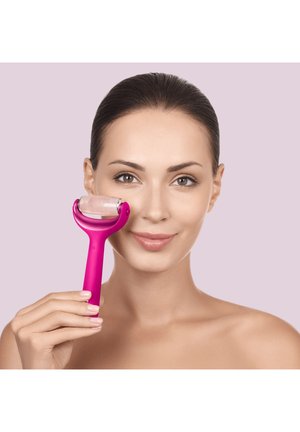 GESKE, MICRONEEDLE FACE BODY ROLLER | 9 IN 1 - Skincare tool - magenta